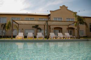 Piscina Exterior Hotel Howard Jhonson Trenque Lauquen