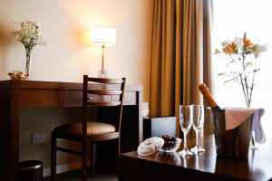 Escritorio Habitacion Hotel Howard Jhonson Trenque Lauquen